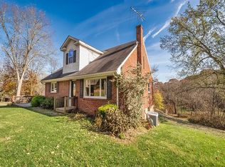 196 Lutz Rd, Zelienople, PA 16063