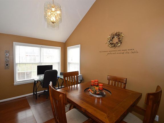 4th image of 1108 Wood Glen Dr