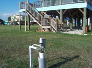 16 Peggy St W, Palacios, TX 77465