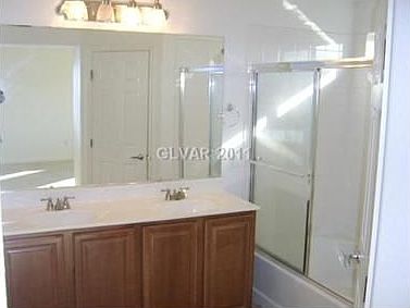 3rd image of 4748 Sweeping Glen St