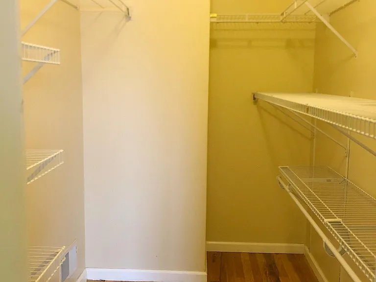223 Clifton Ave — Photo 9