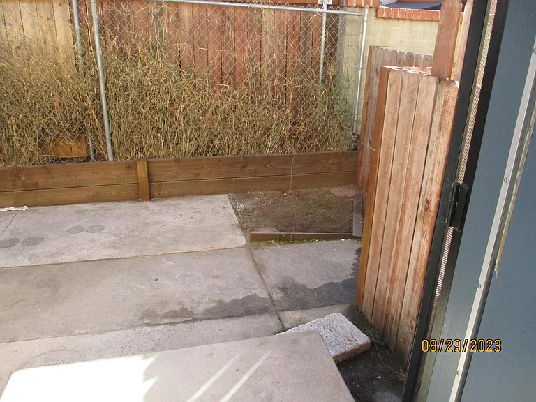 2038 E Chevy Chase Dr #B — Photo 7