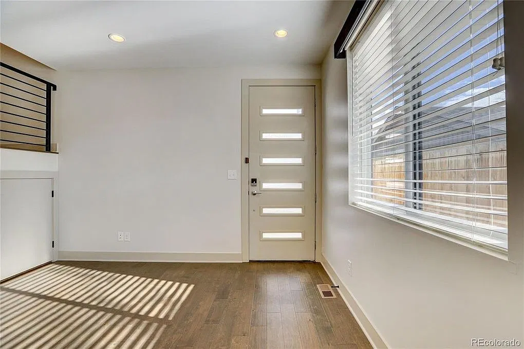 3 bed, 2.5 bath, 1333 sqft, $3,000 — Photo 4