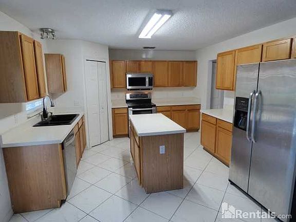 4th image of 10644 Laxton St