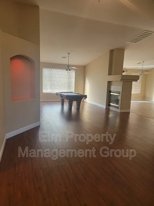 3 bed, 2.5 bath, 2708 sqft, $2,990 — Photo 2