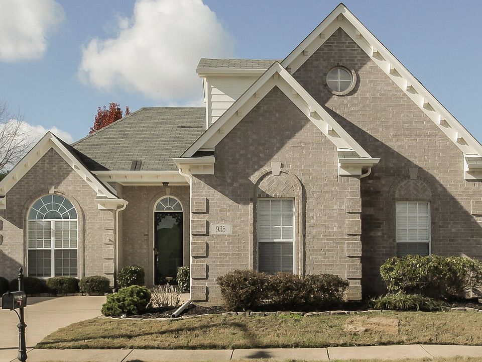 1st image of 935 Nesting Wood Cir W