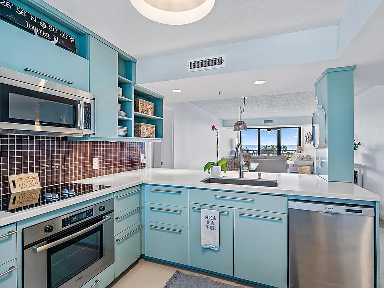 101 S Seas Dr #406 — Photo 8