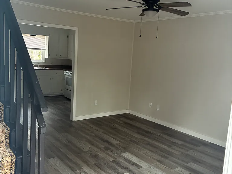 409 Lindsay Rd — Photo 4