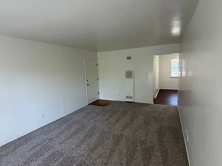 Spacious 2-bedroom apartment for rent — Photo 10