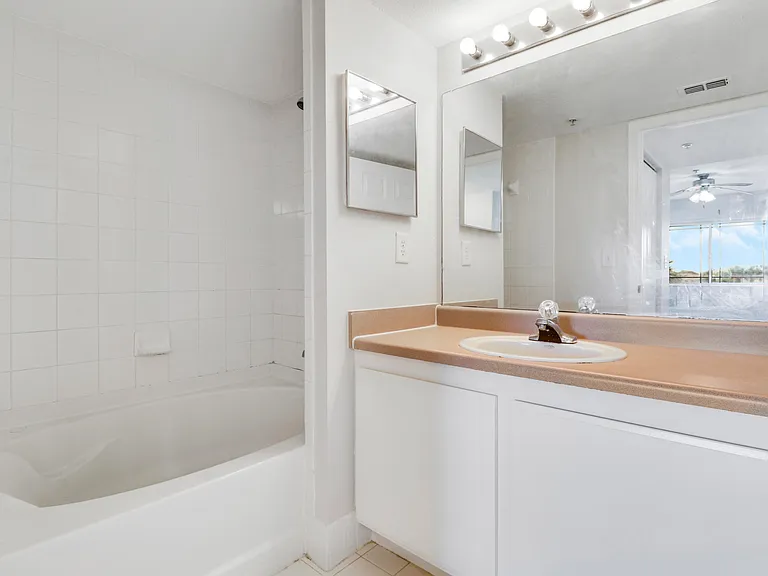 141 SW Palm Dr #306 — Photo 14