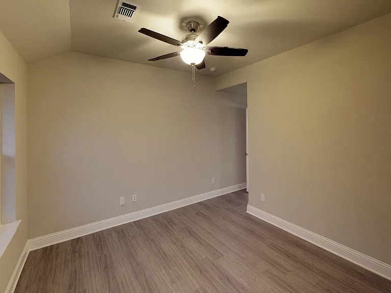 1003 Avenue A — Photo 22