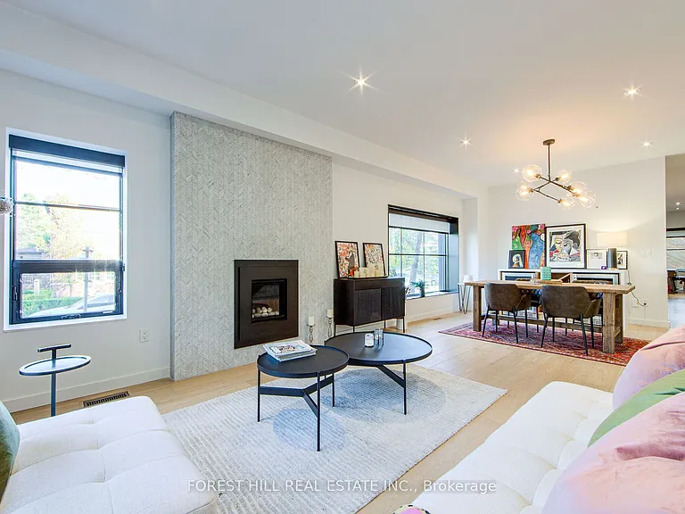 257 Manor Rd E — Photo 10