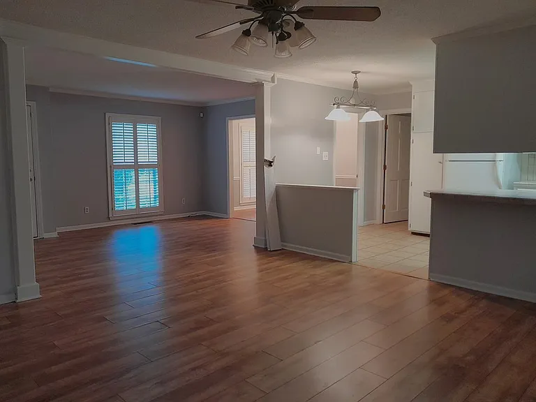 1534 Westwood Dr — Photo 3