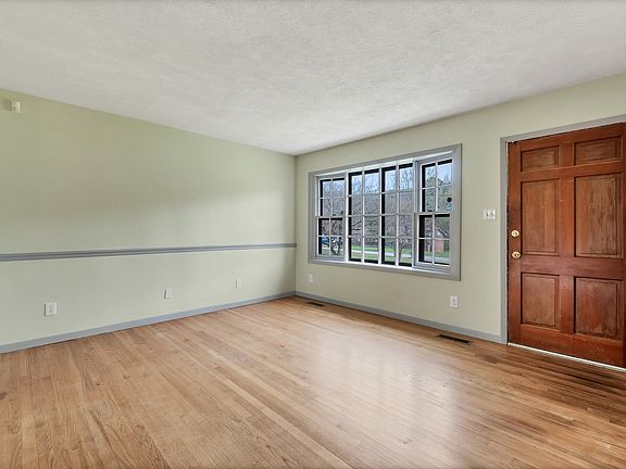 3rd image of 8848 W Simpson Rd