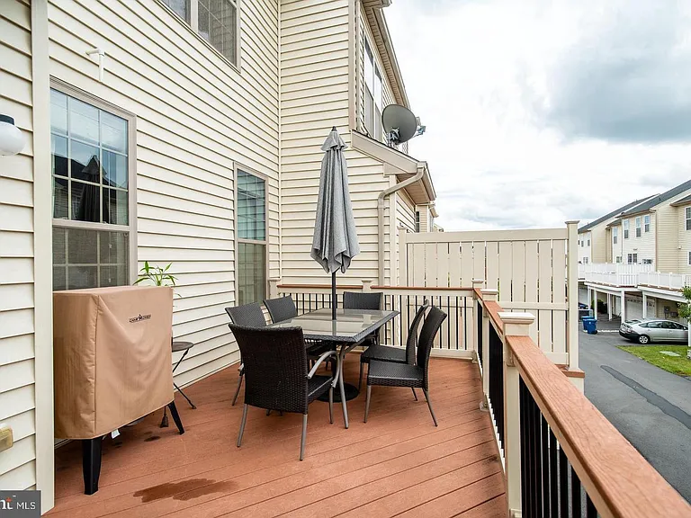 22567 Naugatuck Sq — Photo 17