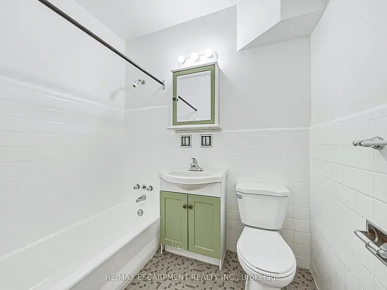 325A James St S #107 — Photo 9