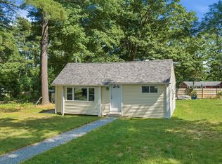 8 Violet St, Lakeville, MA 02347