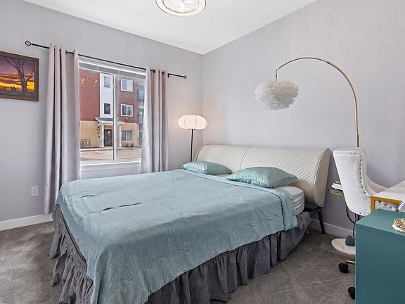 4th image of 1601 N Windsor Ave #102