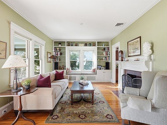 3rd image of 383 Manning St