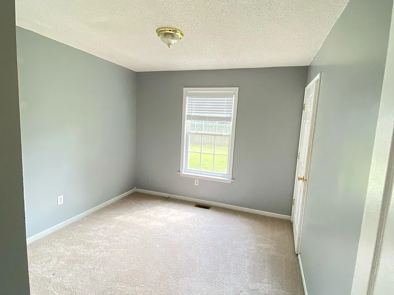 17 Champlain Dr — Photo 10