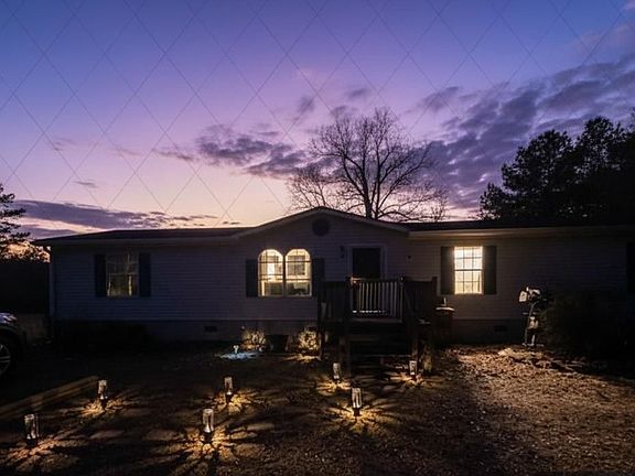 3rd image of 828 Harrison Rd