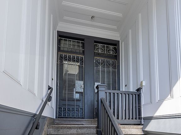 3rd image of 558-560 Greenwich St #1067R