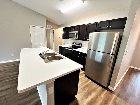 4th image of 502 NW 1st Pl