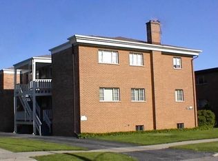 775 Walnut St #2W, Waukegan, IL 60085