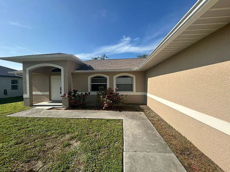 2832 NW 4th Ter — Photo 1