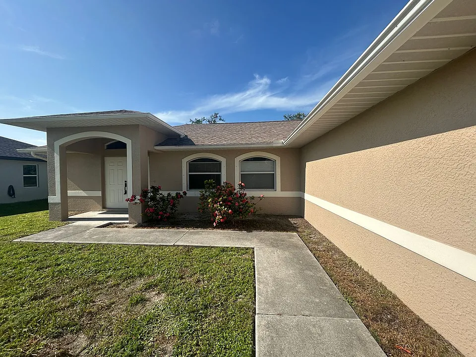 2832 NW 4th Ter