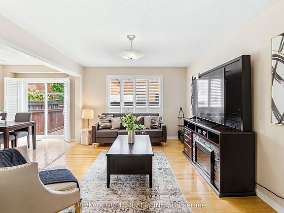 3rd image of 222 Fairwood Cir
