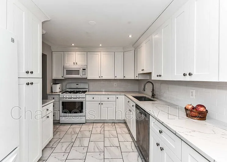 7802 Dassett Ct #T2 — Photo 11