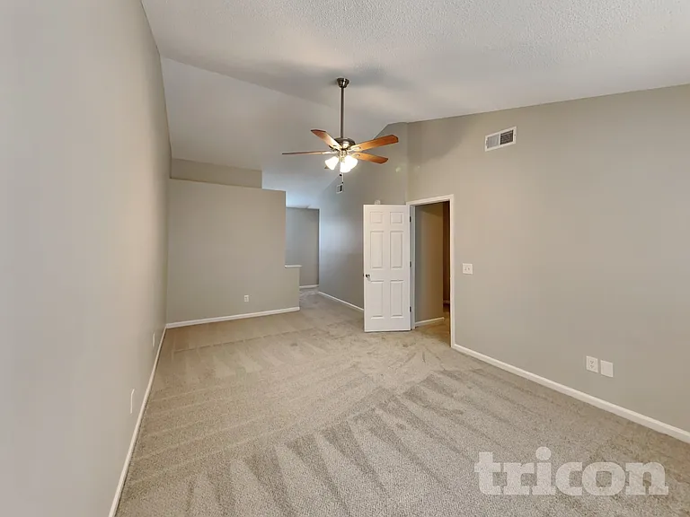 5 Red Thorn Ct — Photo 9