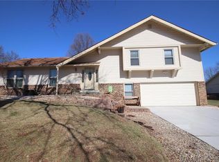 11 Foxwood Ct, Saint Charles, MO 63304
