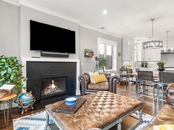 4th image of 707 W Buckingham Pl APT 4E