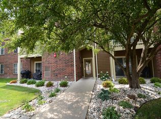 206 Glengarry Dr APT 106, Bloomingdale, IL 60108