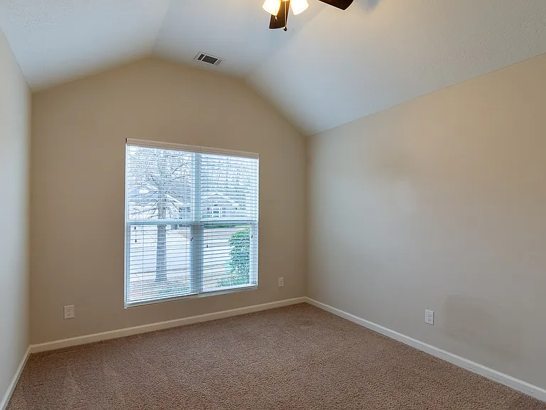 3237 Alexandria Dr — Photo 9