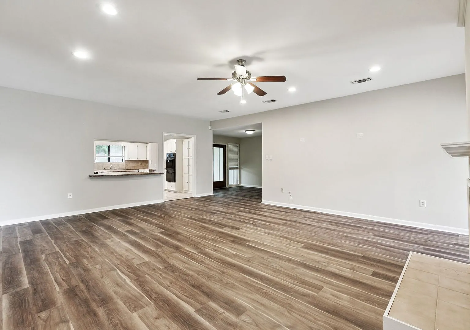 4BD/3BA House for Lease in Oak Hills - Now Available — Photo 4