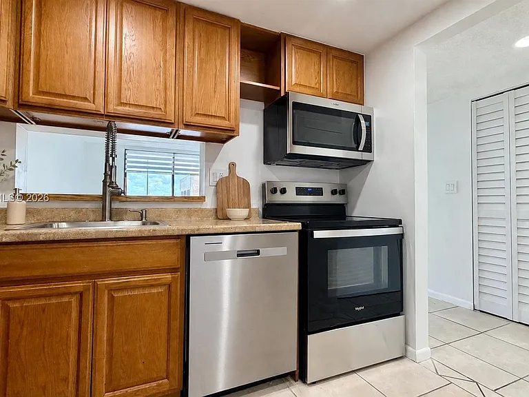 8615 NW 8th St #421 — Photo 5