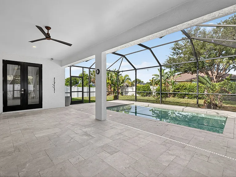 1218 SW 9th Ct — Photo 1