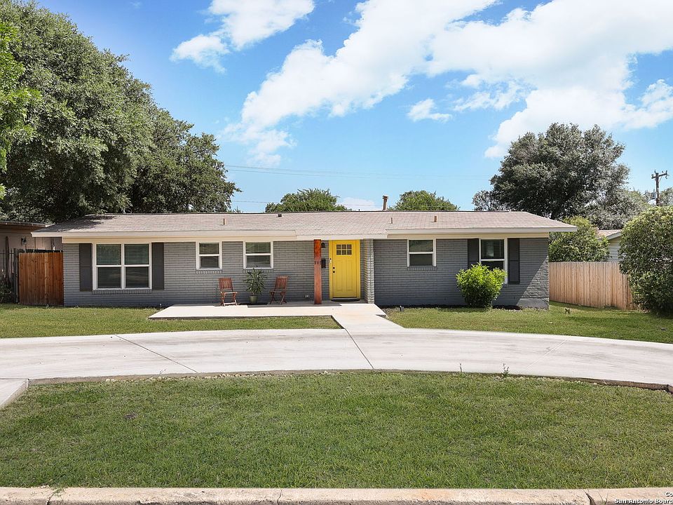 1st image of 307 Oakleaf Dr
