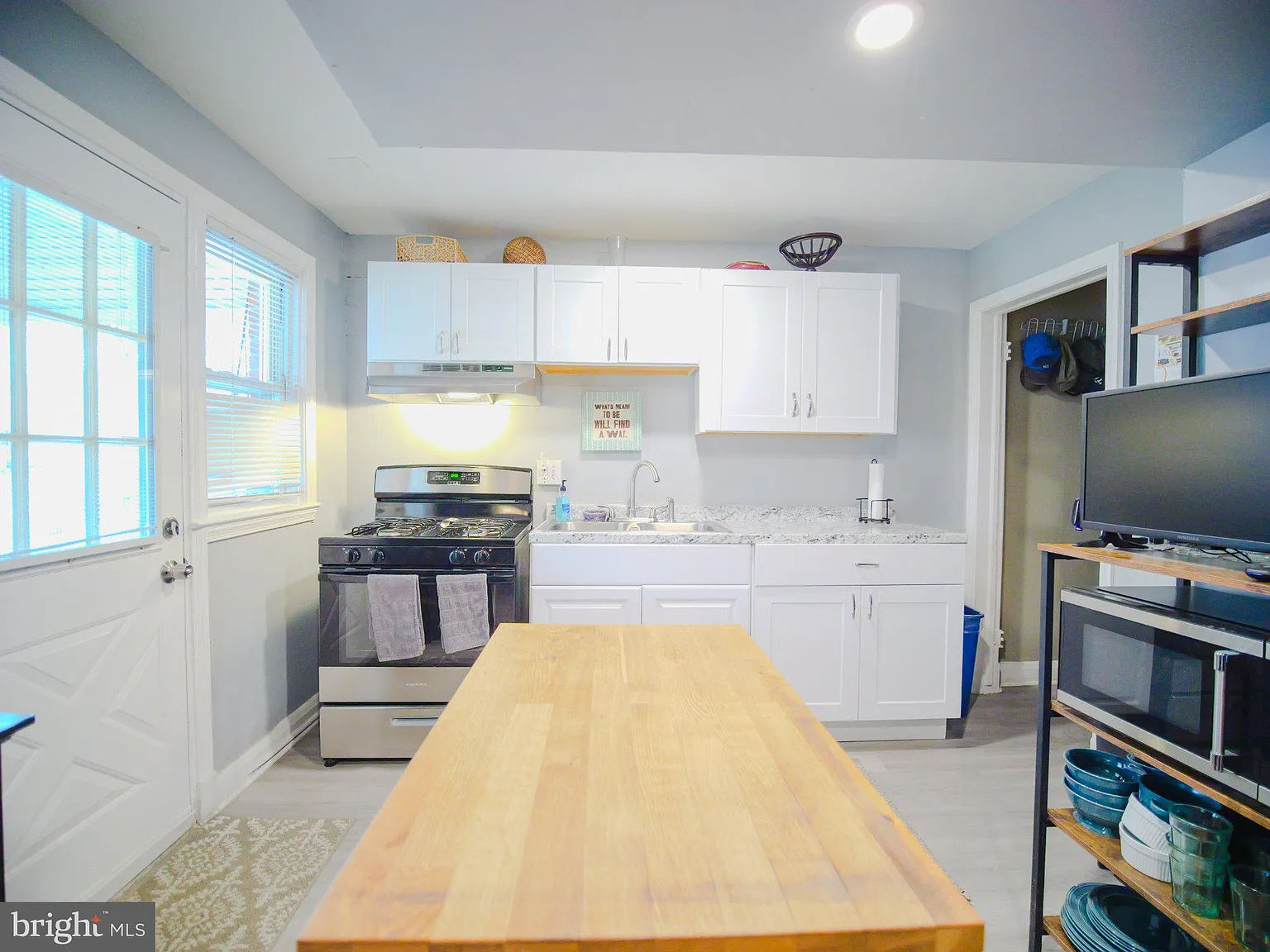 2 bed, 1.0 bath, 1232 sqft, $1,650 — Photo 3