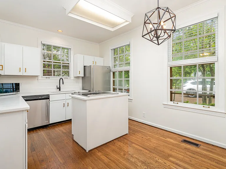 225 Woodmont Cir — Photo 8