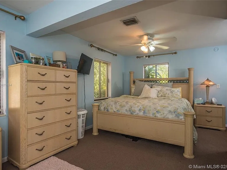 1545 Mantua Ave — Photo 4