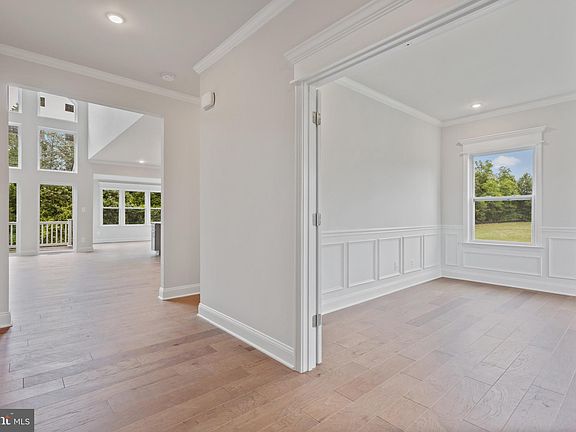 4th image of 135 Pomme Cir