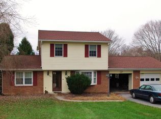 327 Hickory Ln, Lewisburg, WV 24901