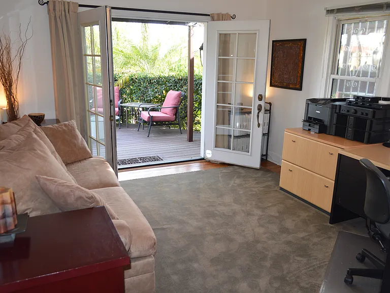 1203 S Rimpau Blvd — Photo 82