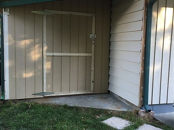 3rd image of 1235 67th Ave NE
