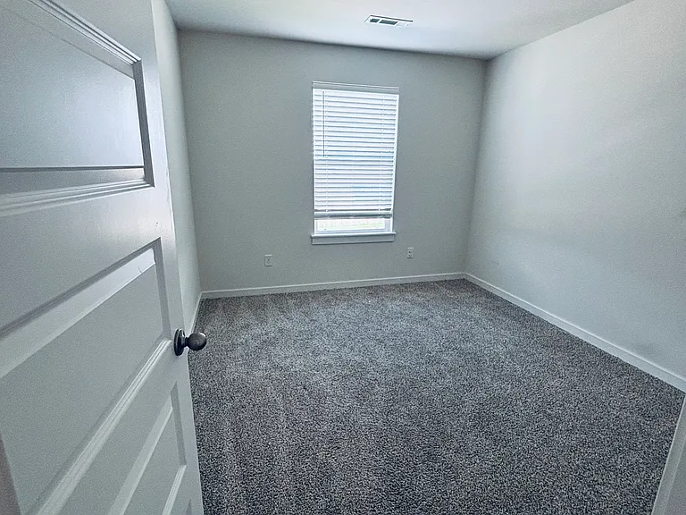 3844 Pinecrest St — Photo 5
