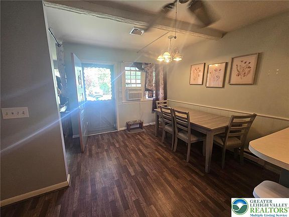 4th image of 1077 Oakhurst Dr